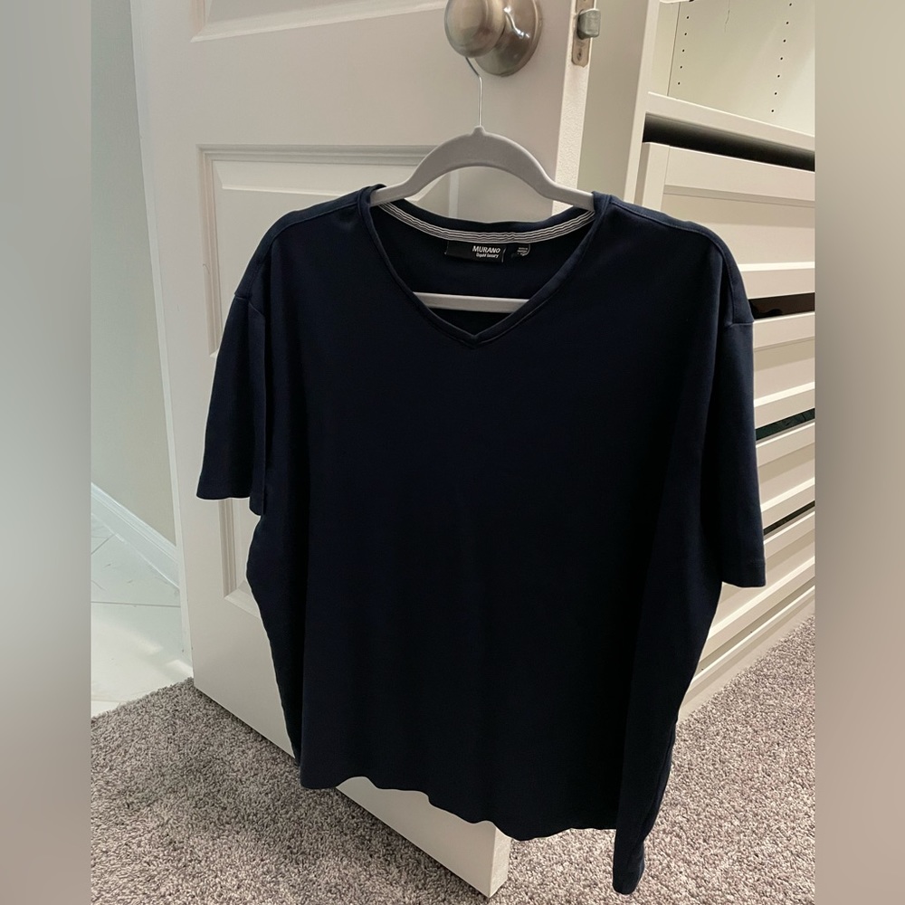 Men’s navy blue Murano Liquid Luxury v neck tee